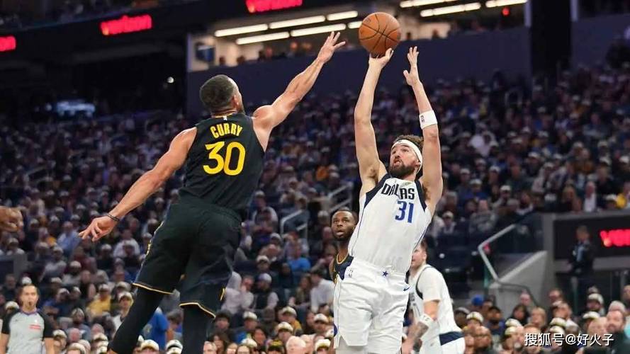 库里兄弟+克莱!现役仅此3位 至少9个赛季三分命中率超40%的球员