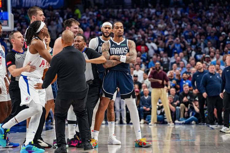 基德:华盛顿撞伤头部但周五可恢复上场 威廉姆斯腿筋拉伤缺席1周