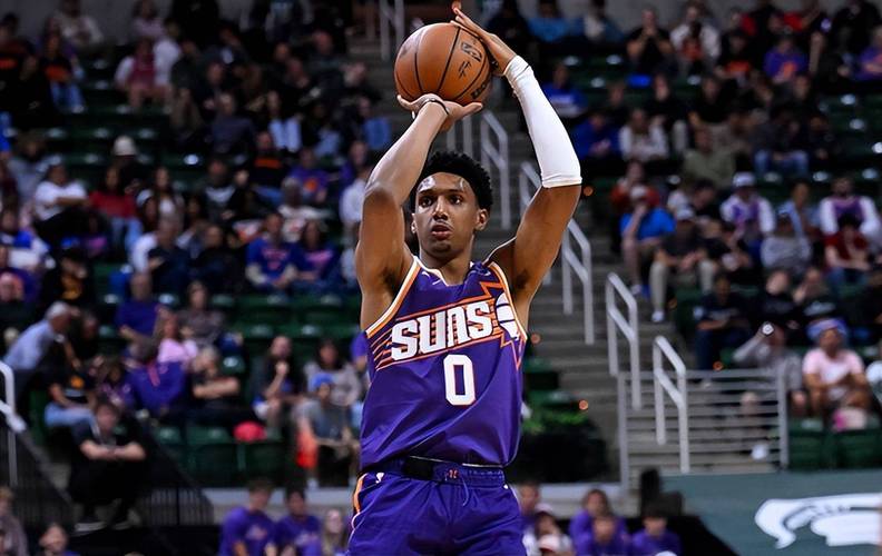 太阳官方：执行瑞安-邓恩26-27赛季球队选项 为其新秀合同第三年