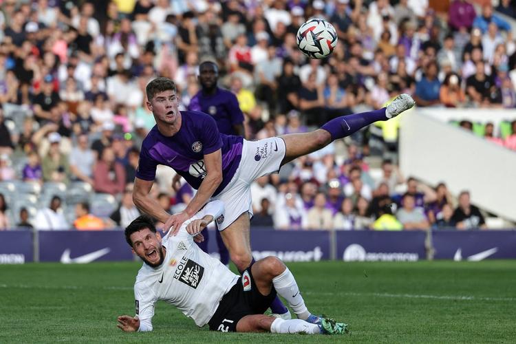 官方：西汉姆签下巴黎FC19岁后卫科劳，球员将在U21效力