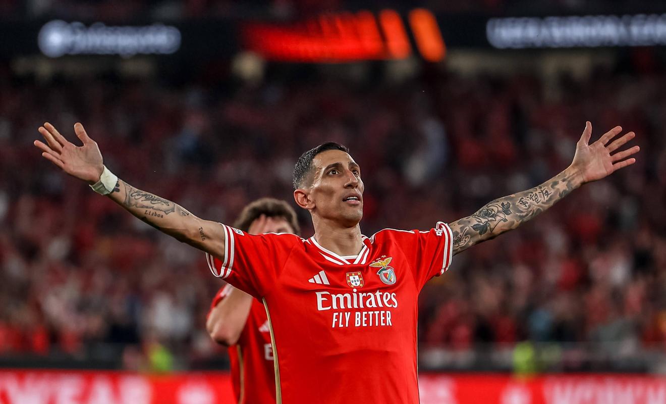 迪马利亚:我认为马斯坦托诺天赋比我高得多,很高兴看到他踢得好