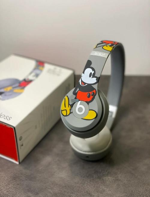 顶级尖货!亚马尔晒Dr. Dre的To签首专和金色Beats耳机