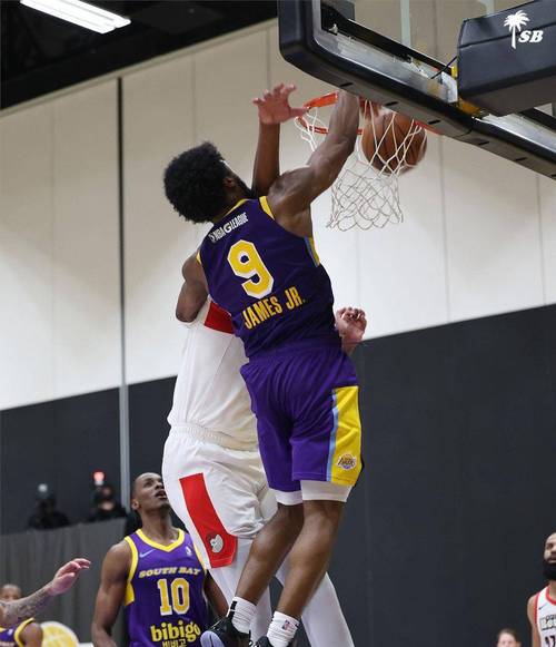 频繁造杀伤！布朗尼上半场2投0中 但罚球6中5拿到5分