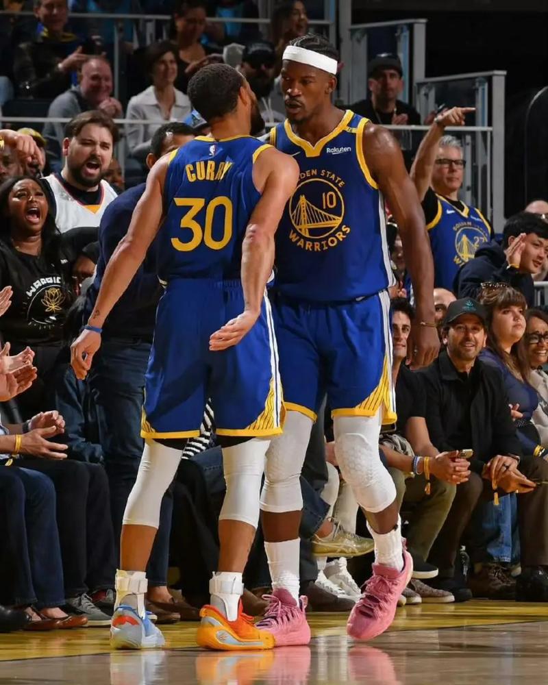 霍福德:格林是我们的领袖 然后库里和巴特勒也是 我会向他们学习