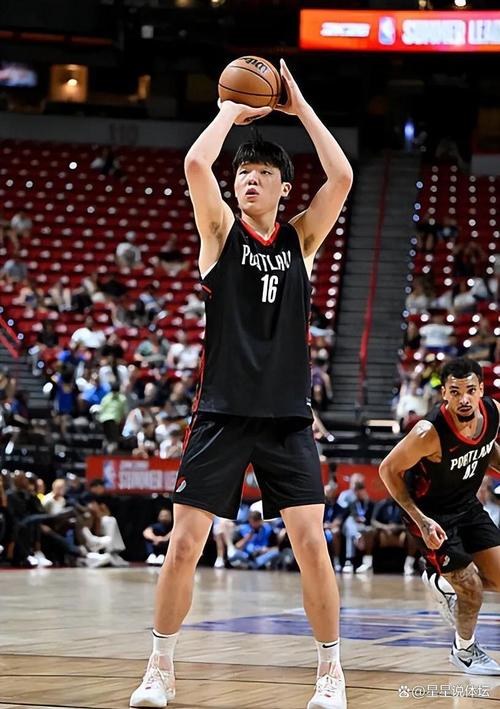 比卢普斯:杨瀚森防守端有点落后了 不过他的表现仍符合我的预期