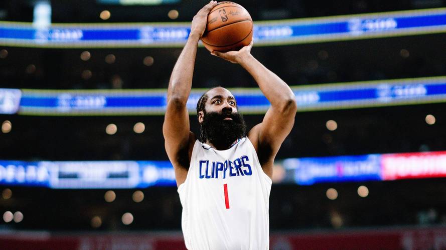 氛围真不错！快船官方今日训练照：全员面带笑容 哈登&保罗嬉戏