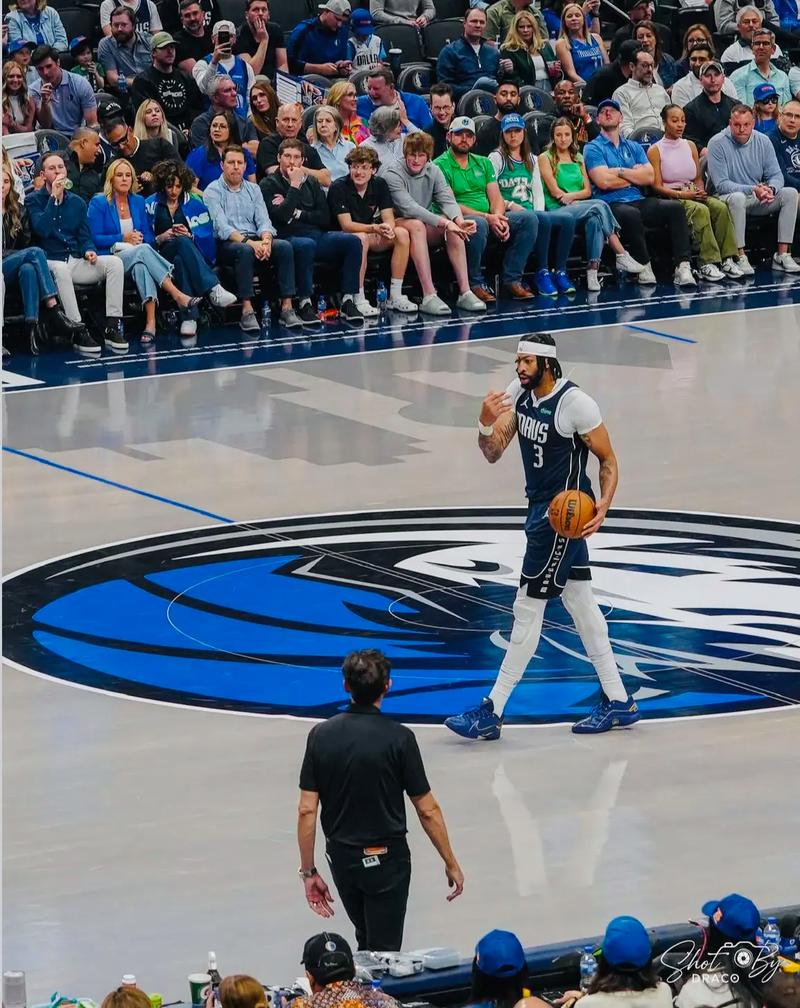 浓眉：弗拉格攻防极具天赋 我们会安排他防KD巴特勒这样顶尖侧翼