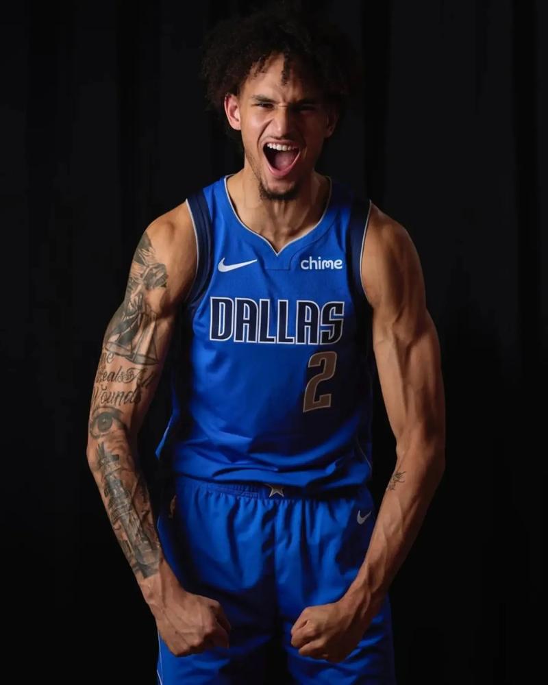 莱夫利：浓眉表现不可思议 他能防守任何人在场上无所不能