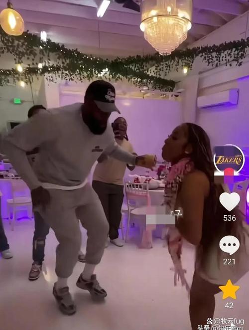 踢满全场+客串中卫!里斯-詹姆斯社媒晒腿上伤口