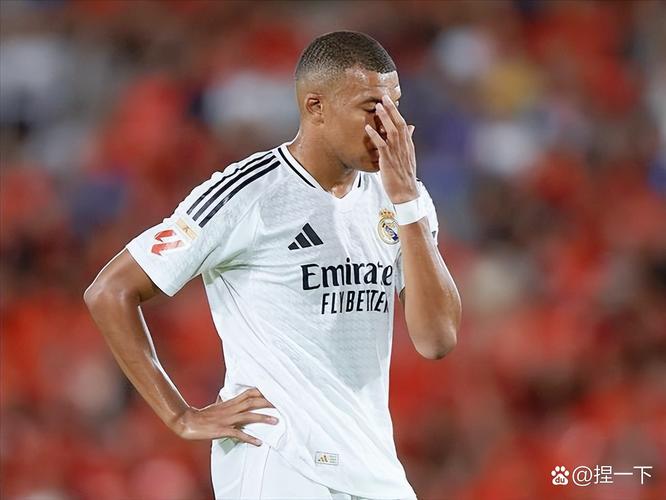 记者:姆巴佩右脚踝轻微扭伤,马斯坦托诺腿后肌轻微疲劳