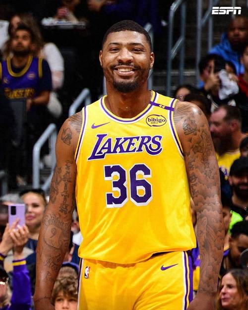 夸梅:媒体总说布朗尼只是2轮秀 反正湖人会找替罪羊像斯玛特艾顿