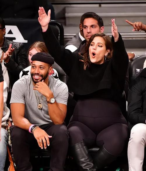 为何运动员都找白人女孩?皮尔斯:黑人女性过于男性化 斤斤计较