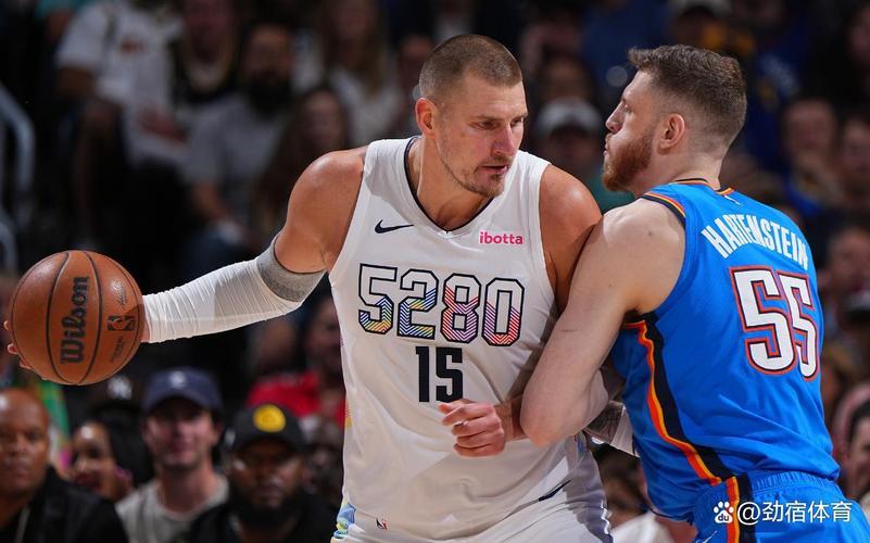 神出鬼没!卡梅隆-约翰逊:我还在适应约基奇的不看人传球