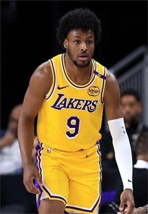 夸梅:布朗尼应该学基德&适应三分之前别轻易出手 多练突破