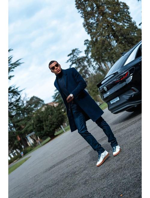 队报:姆巴佩和科纳特均有伤在身,报到后将接受法国队队医的评估