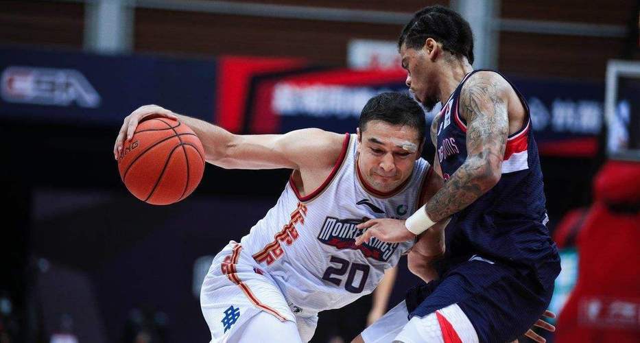 杨瀚森：什么时候约顿饭？林葳：休息或圣诞节时一起吃火锅