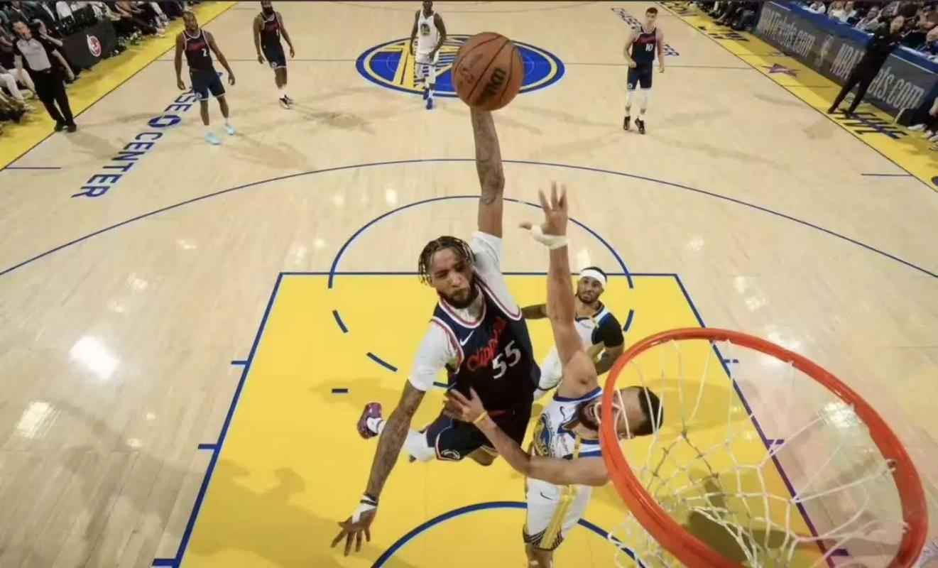 德里克-琼斯:我和科林斯绝对是联盟弹跳力最顶尖组合 这是事实