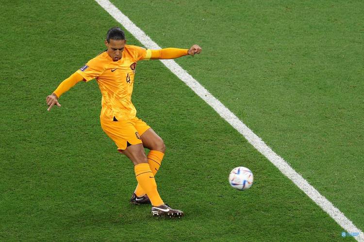 范巴斯滕批评西甲海外赛:这是完全荒谬的,欧足联必须结束这一切