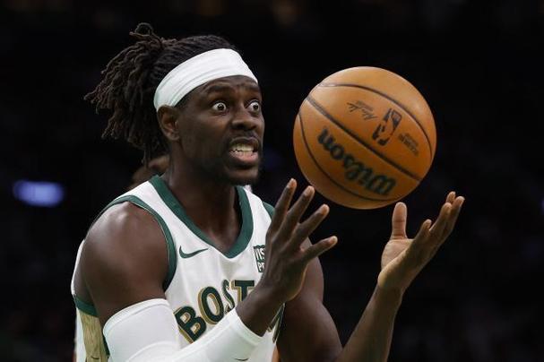 比卢普斯谈季前赛:霍勒迪首战下半场不打 期间或会尝试不同先发