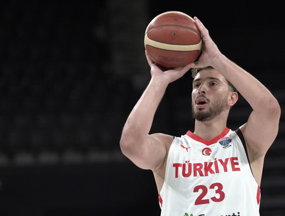 乌度卡:卡佩拉的护筐和空接能力不同凡响 申京打双塔更有侵略性