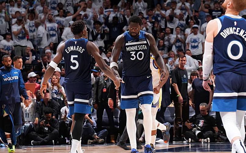 今天效率还行!兰德尔11中6&罚球3中2拿到14分4篮板1助攻1抢断