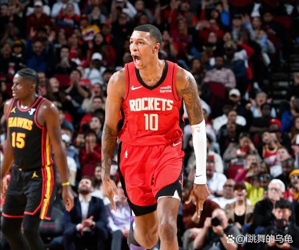 继续轰炸！小史密斯底角接阿门传球再中三分