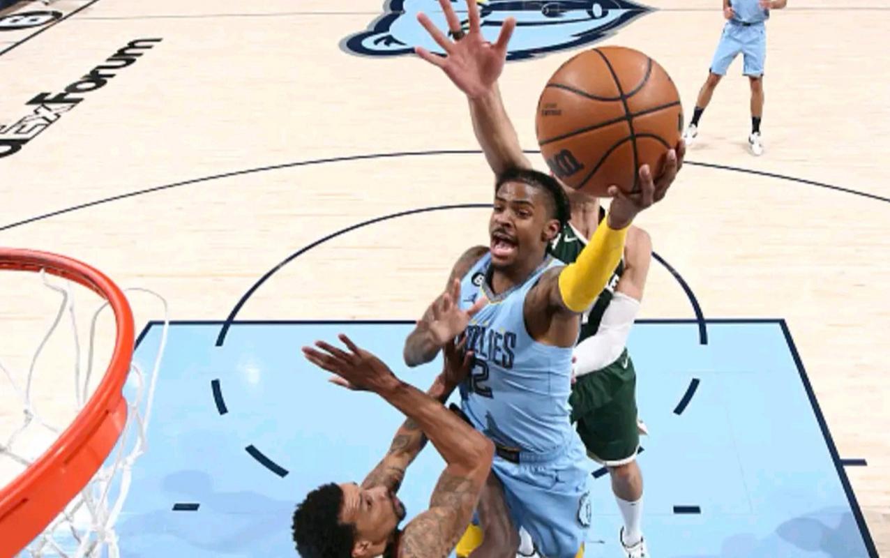 酷似莫兰特!斯莫尔半场6中2拿到5分2板1助 4失误&正负值-26