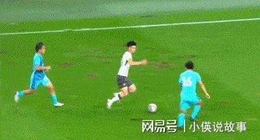 佛得角打丢绝杀单刀!包抄空门的球员怒捶草皮,替补进场准备庆祝