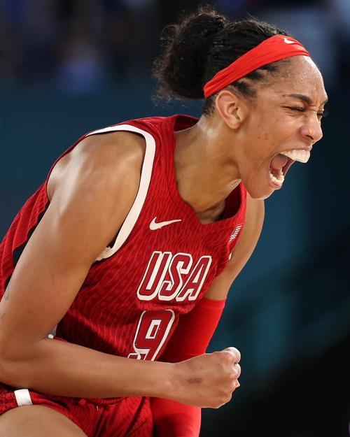 这就是MVP的实力！阿贾-威尔逊转身投篮0.3秒绝杀水星