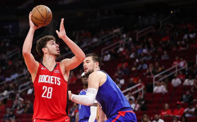 乌度卡:申京一直是那种能传球的球员 他现在决策更快了