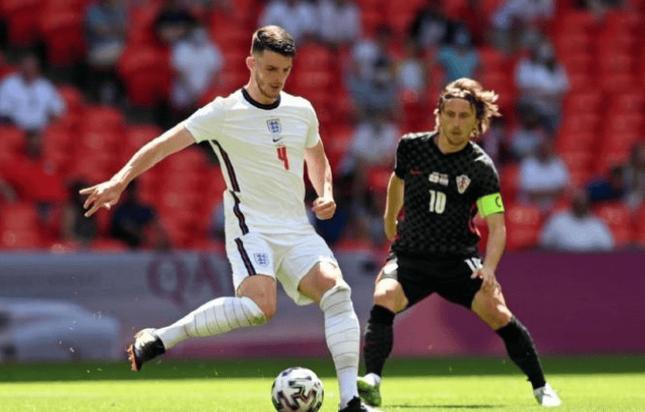 世预赛-捷克0-0战平克罗地亚两队同积13分，40岁莫德里奇踢满全场