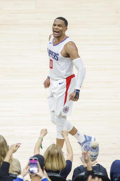 首发四号位等你!科林斯17分钟飞天遁地砍15分 正负值+26!