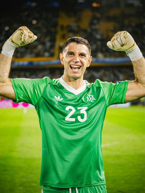 太强了!大马丁代表阿根廷56场39次零封,零封率接近70%!