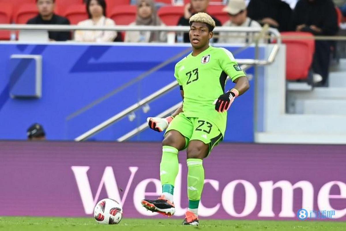 这球漂亮!阿尔米隆潇洒停球后凌空扫射,攻破铃木彩艳大门!