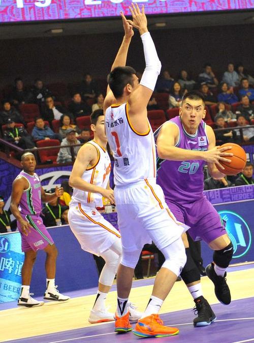 明年还打？小卡鼓励龙狮球员：各位继续加油 咱们下次见