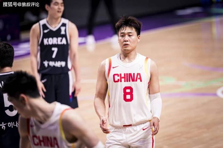 赵睿：这一批中国男篮是互相帮助的 这是个很好的氛围