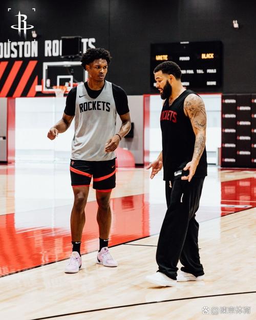 泰特：我过去两年感觉都是在靠一条半腿在打球 希望我能如期复出