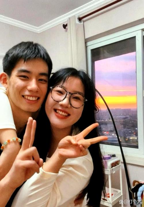 幸福溢出屏幕！女友晒合照秀恩爱 申京：我的最爱❤️