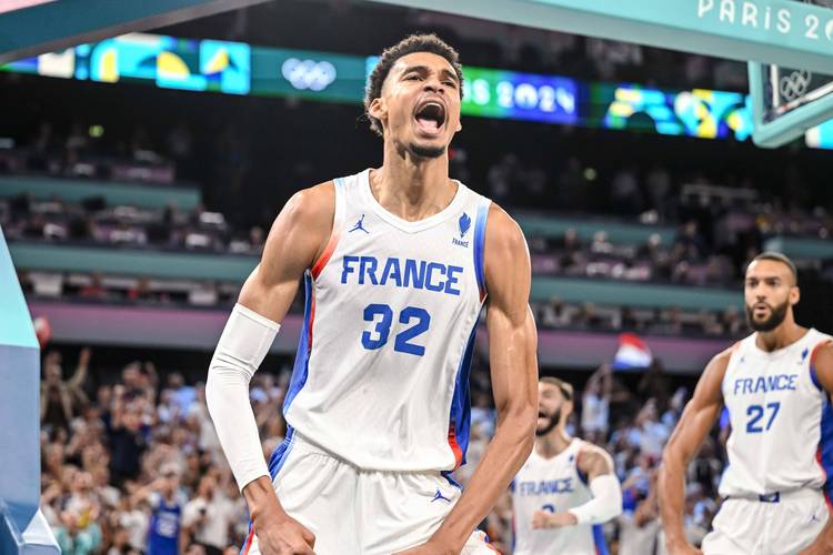 半场打卡!文班亚马仅出战16分钟 10中6&10罚9中怒轰22分7板3助