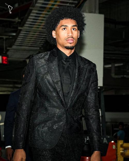 充满期待!马刺榜眼哈珀首秀 半场5中4贡献9分2助&正负值+22!