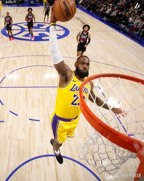 后卫抢板!吉莱斯皮6投3中&罚球4中3 得到11分9板2助