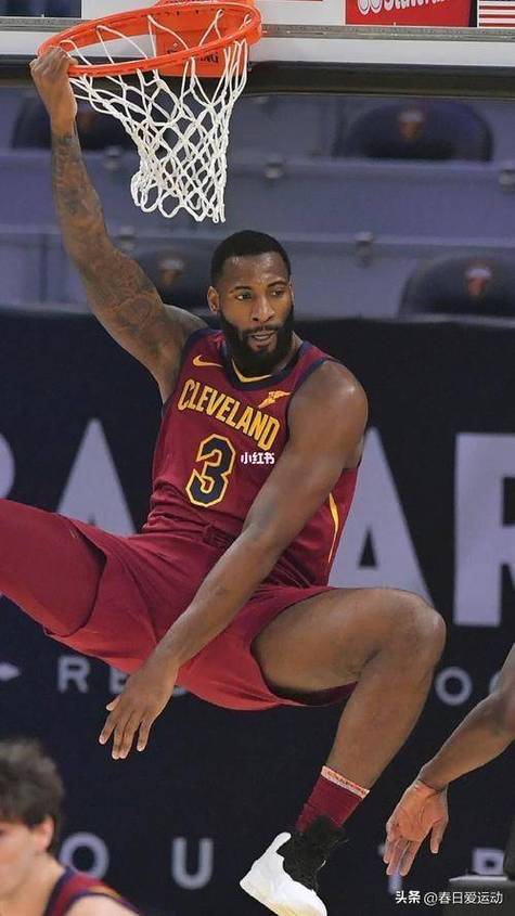 适应潮流！篮板怪德拉蒙德底角接球三分自信出手 直接命中