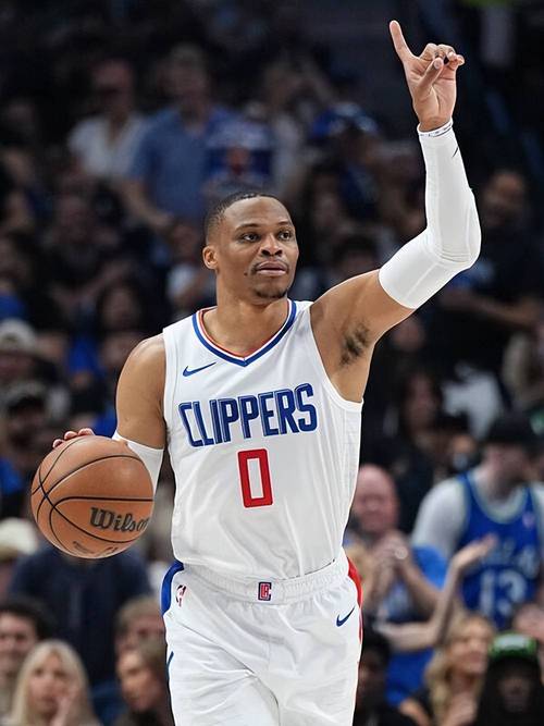 安东尼:威少不可能从队史GOAT变成可有可无球员 他还能发挥作用