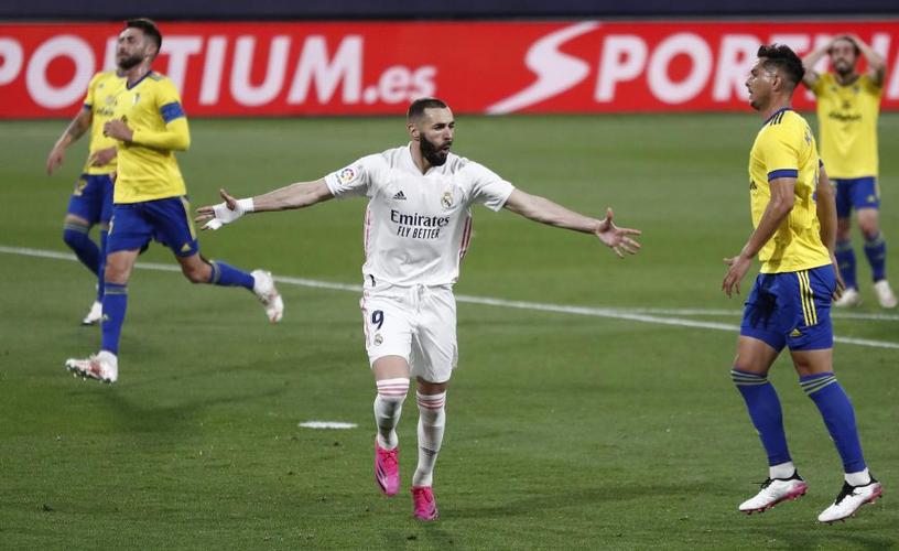 西媒：巴黎对维尼修斯很感兴趣，愿意让杜埃加盟皇马作为交换条件