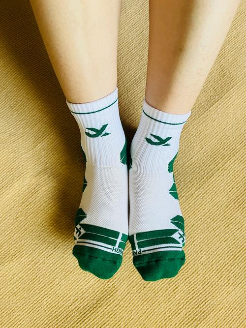 不爱闻？阿德巴约赛后嫌弃阿贾汗臭味😭还说：你袜子好酸！