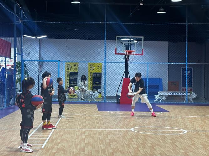 43名中小学生在澳门NBA中国赛沉浸式体验篮球训练