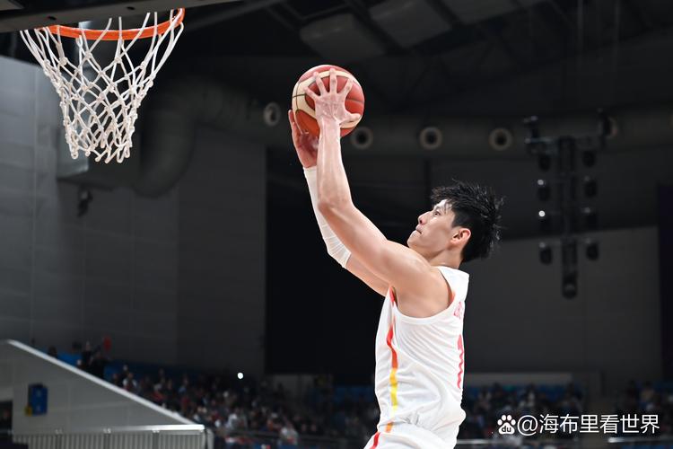 媒体人:曾凡博最好的选择是下赛季健康打完CBA 然后去NBA训练营