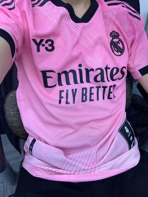 皇马26/27赛季第三客场球衣预测：主体为粉色，融入拉丁美学元素