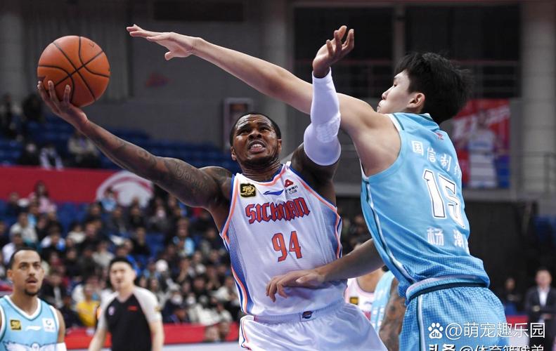 球队主持人：杨瀚森和姚明不同 后者是低位大杀器&前者更独特