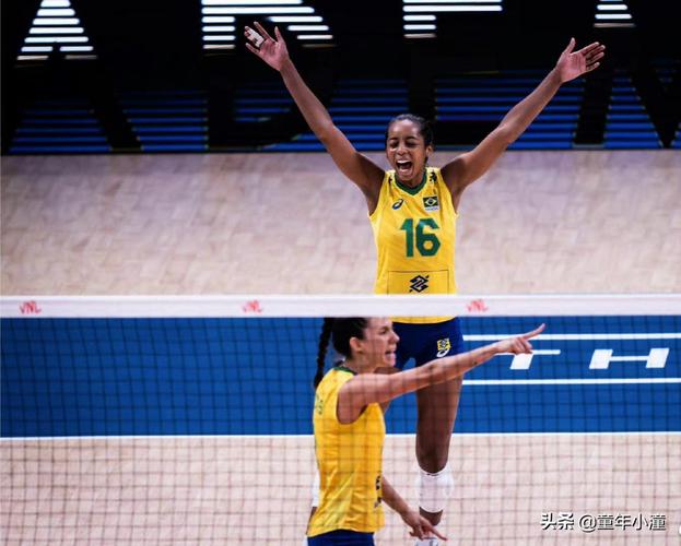 点燃全场！理查兹排球式进攻篮板打出助古德温命中第三节压哨三分